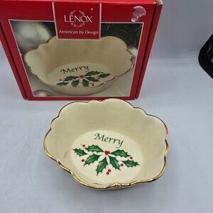 Lennox Fluted Porcelain Bowl With “Merry” Inscription Christmas Candy Dish